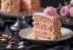 Mandeļu punša torte sagriezta