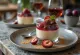 Plūmju panna cotta glāzē