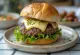 Pasniegts estragona teļa gaļas burgers