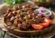 Suya pasniegta